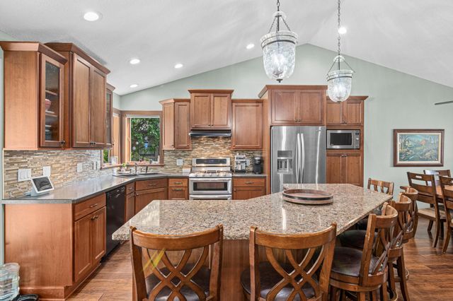13423 Dominica Way, Apple Valley, MN 55124
