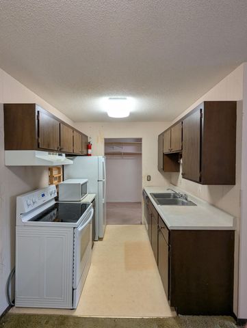 2005 122nd Street A14, Burnsville, MN 55337
