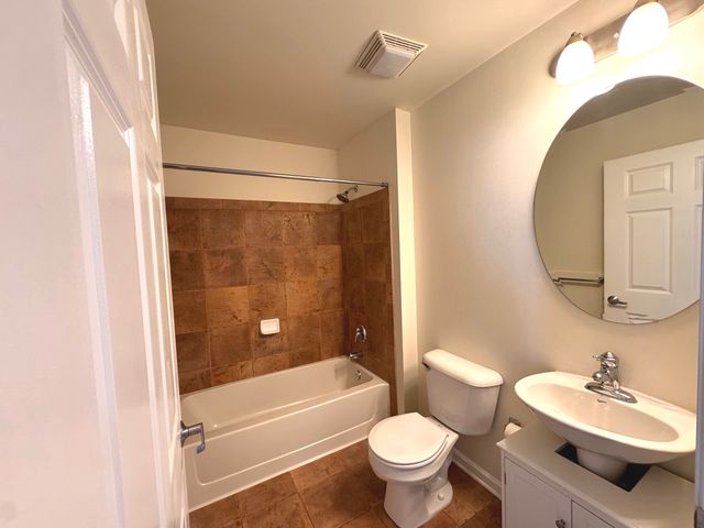 656 Pearson Street 701C, Des Plaines, IL 60016