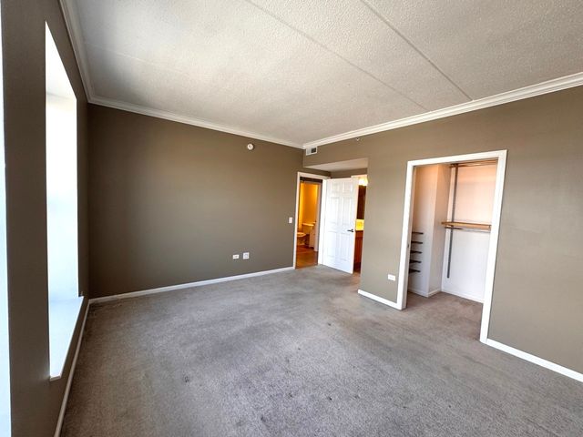 656 Pearson Street 701C, Des Plaines, IL 60016