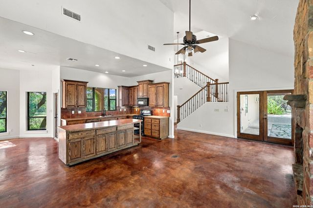 988 COYOTE RIDGE, Spring Branch, TX 78070