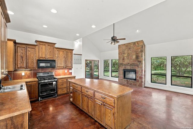 988 COYOTE RIDGE, Spring Branch, TX 78070