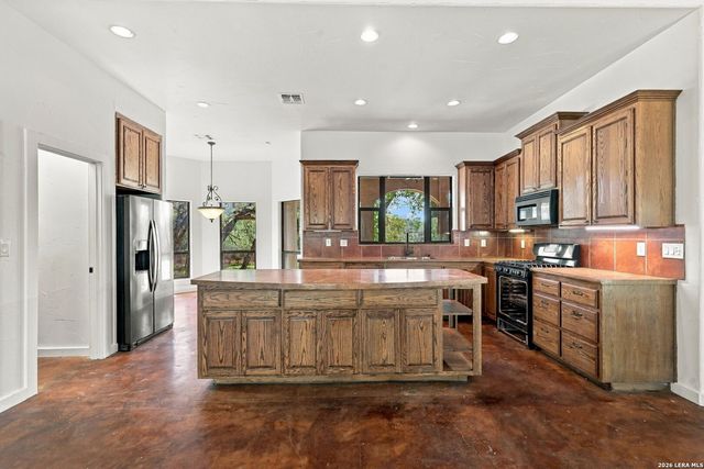 988 COYOTE RIDGE, Spring Branch, TX 78070