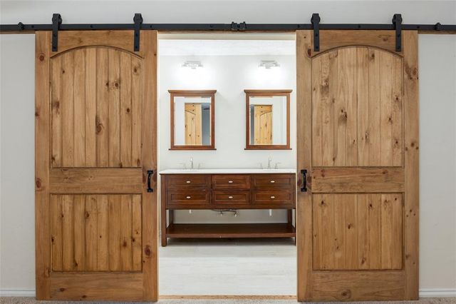 10033 Henderson Drive, Oklahoma City, OK 73139