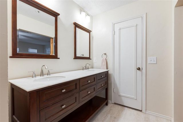 10033 Henderson Drive, Oklahoma City, OK 73139