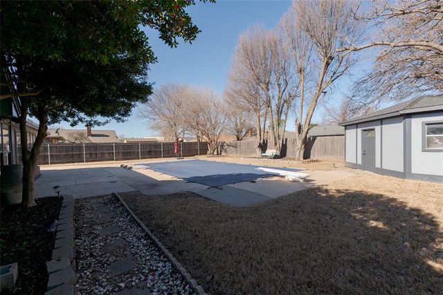 10033 Henderson Drive, Oklahoma City, OK 73139