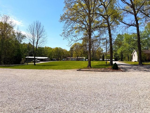 67 Woodlands Ct, Crossville, TN 38571