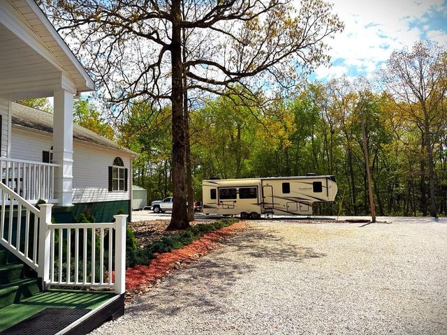 67 Woodlands Ct, Crossville, TN 38571