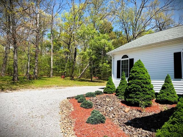 67 Woodlands Ct, Crossville, TN 38571