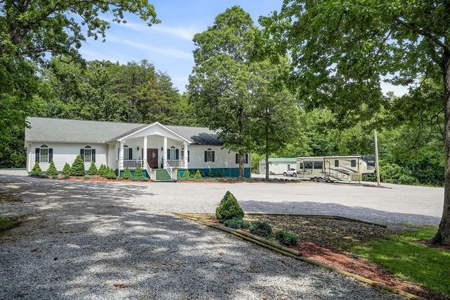 67 Woodlands Ct, Crossville, TN 38571