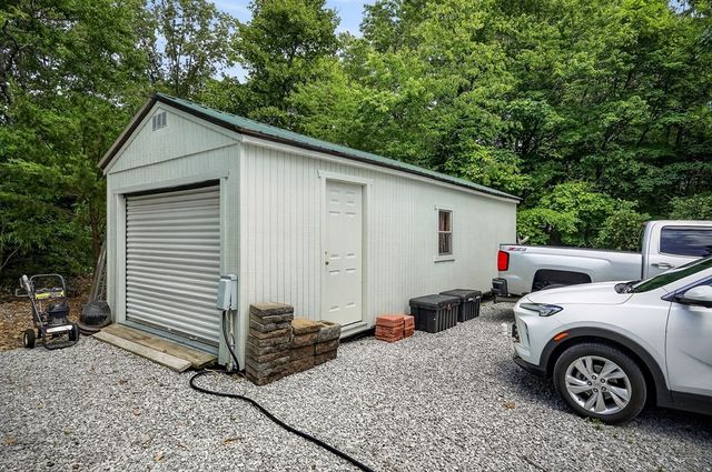 67 Woodlands Ct, Crossville, TN 38571
