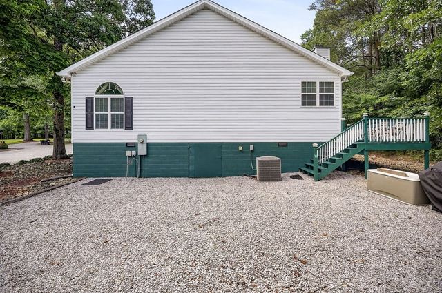67 Woodlands Ct, Crossville, TN 38571