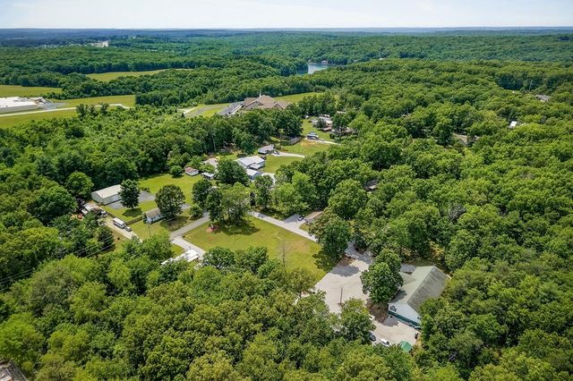 67 Woodlands Ct, Crossville, TN 38571