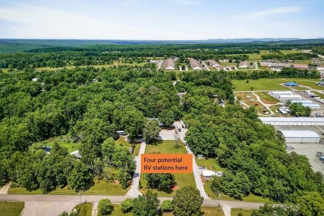 67 Woodlands Ct, Crossville, TN 38571