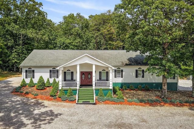 67 Woodlands Ct, Crossville, TN 38571