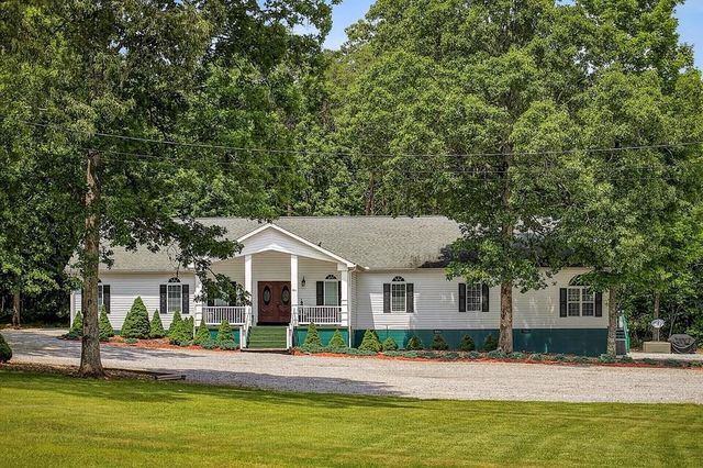 67 Woodlands Ct, Crossville, TN 38571