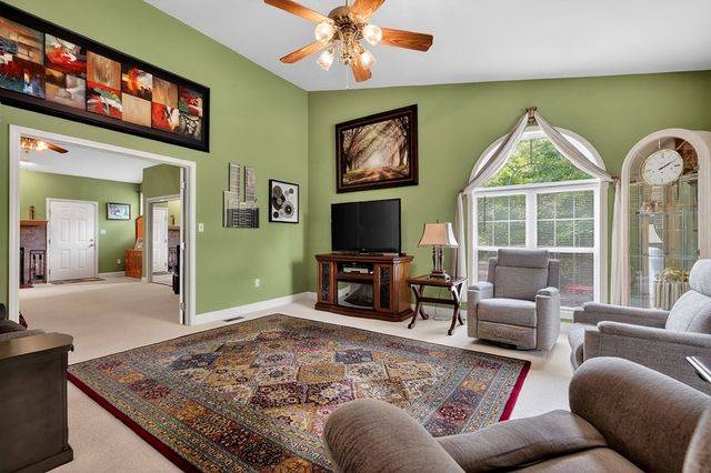 67 Woodlands Ct, Crossville, TN 38571