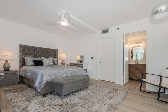 300 SW 134th Way 212E, Pembroke Pines, FL 33027