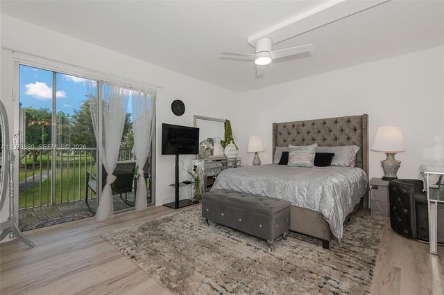 300 SW 134th Way 212E, Pembroke Pines, FL 33027