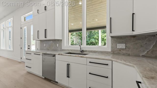 158 Enclave Court, Rochester Hills, MI 48306