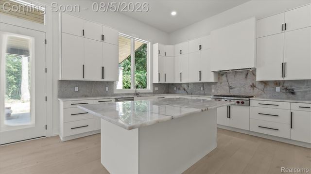 158 Enclave Court, Rochester Hills, MI 48306