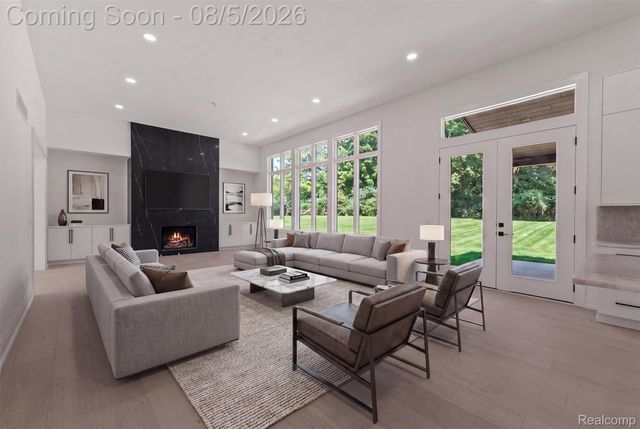 158 Enclave Court, Rochester Hills, MI 48306