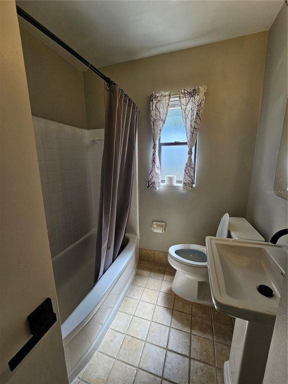 Image 13 of property listing at 1120 SAN LUIS DRIVE, Orlando, FL 32807