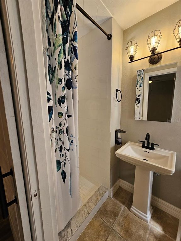 Image 15 of property listing at 1120 SAN LUIS DRIVE, Orlando, FL 32807