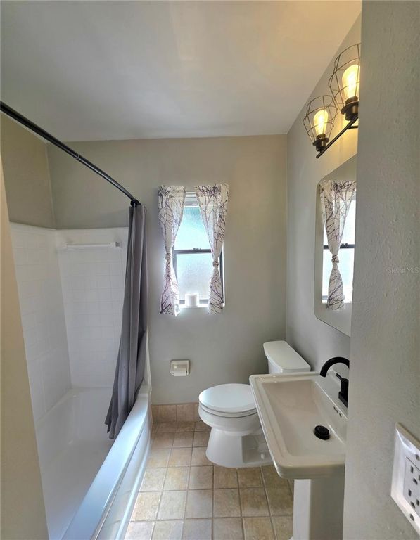 Image 17 of property listing at 1120 SAN LUIS DRIVE, Orlando, FL 32807