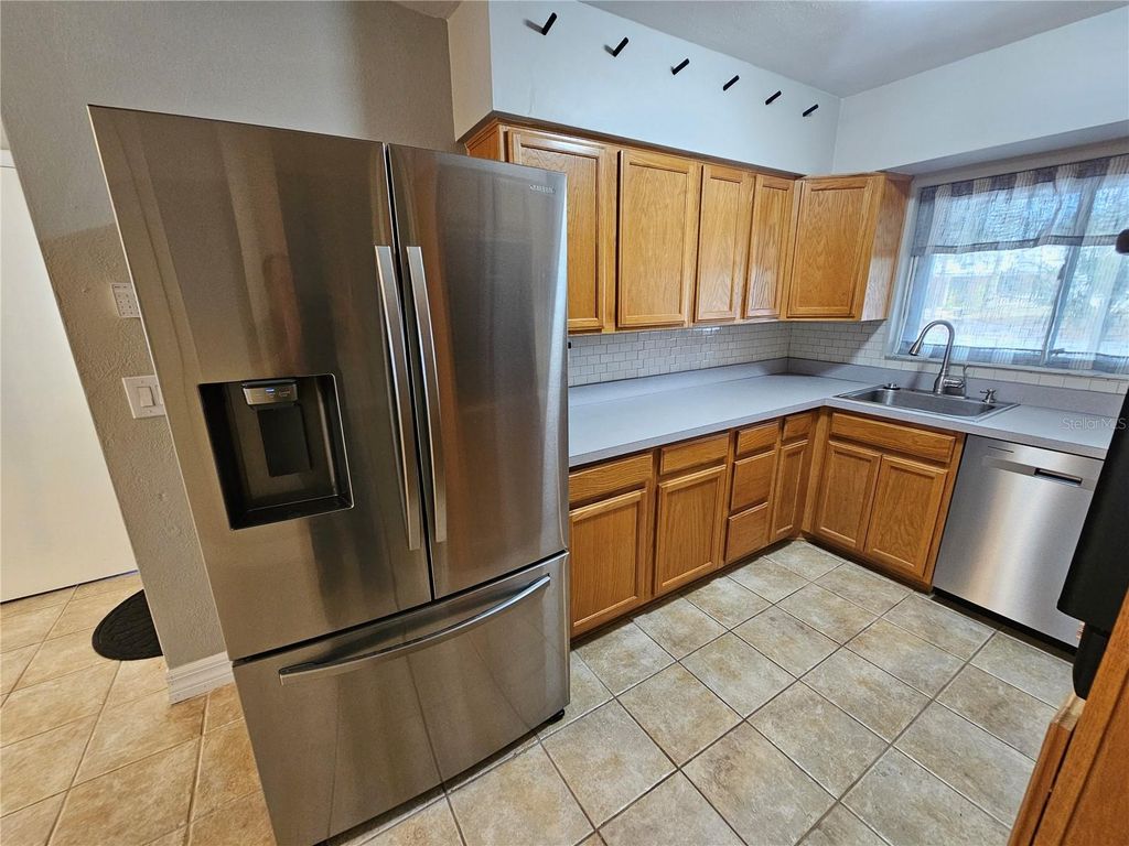 Image 6 of property listing at 1120 SAN LUIS DRIVE, Orlando, FL 32807