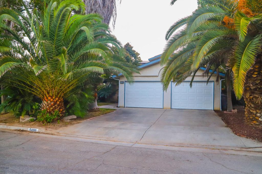 Image 1 of property listing at 5486 W Sample Avenue, Fresno, CA 93722