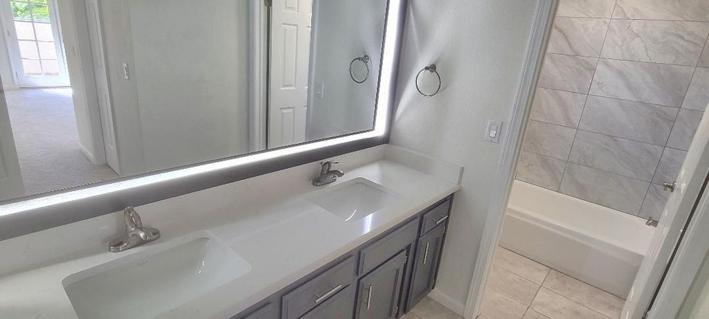 Image 11 of property listing at 5486 W Sample Avenue, Fresno, CA 93722