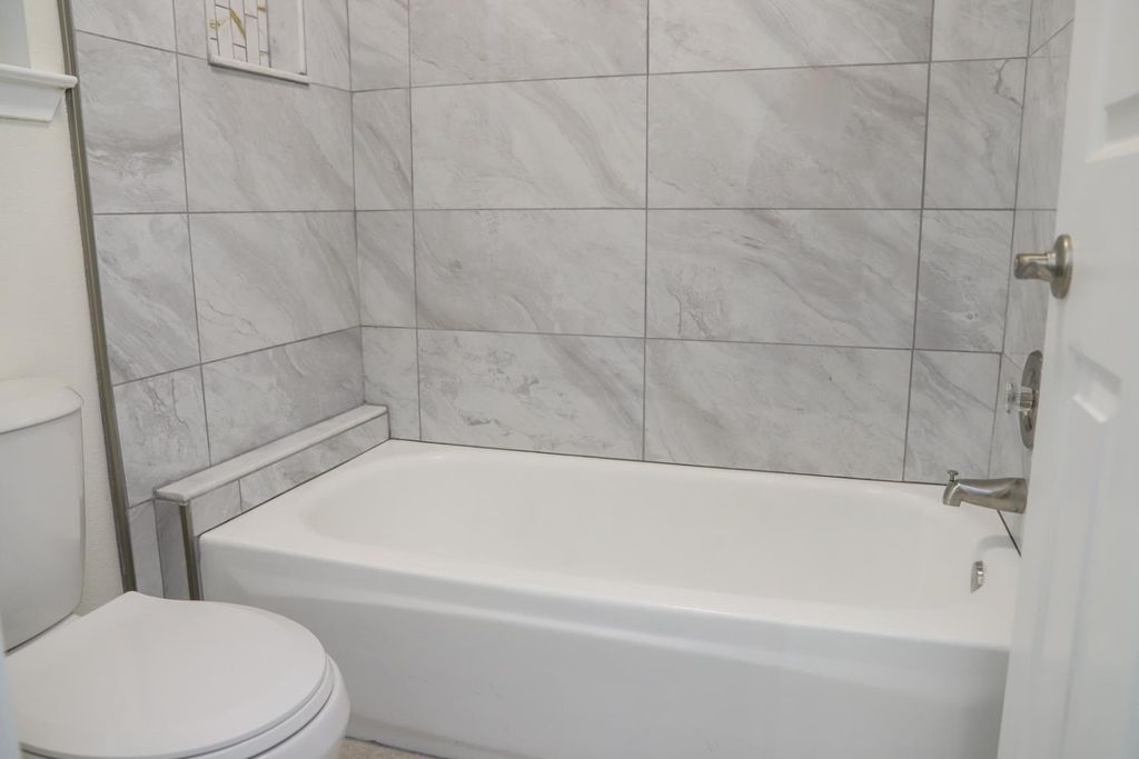 Image 16 of property listing at 5486 W Sample Avenue, Fresno, CA 93722