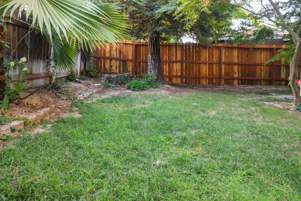 Image 21 of property listing at 5486 W Sample Avenue, Fresno, CA 93722