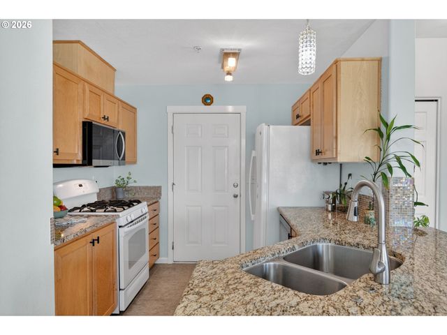 14810 Sw SANDHILL Loop 101, Beaverton, OR 97007