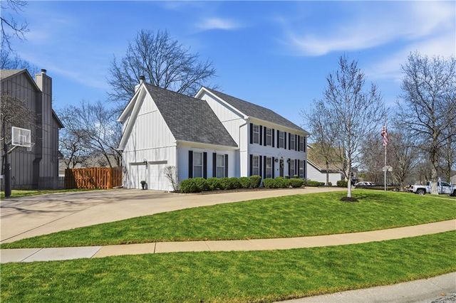 8410 Greenwood Circle, Lenexa, KS 66215