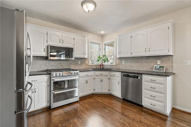 8410 Greenwood Circle, Lenexa, KS 66215