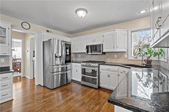 8410 Greenwood Circle, Lenexa, KS 66215