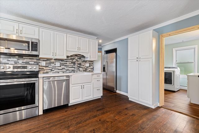 11 Everett Ave, Webster, MA 01570