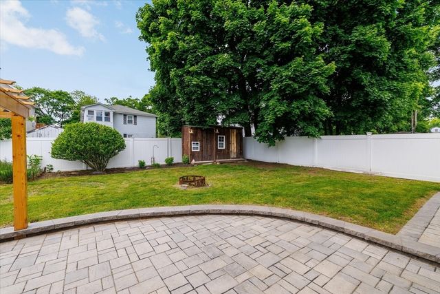 11 Everett Ave, Webster, MA 01570