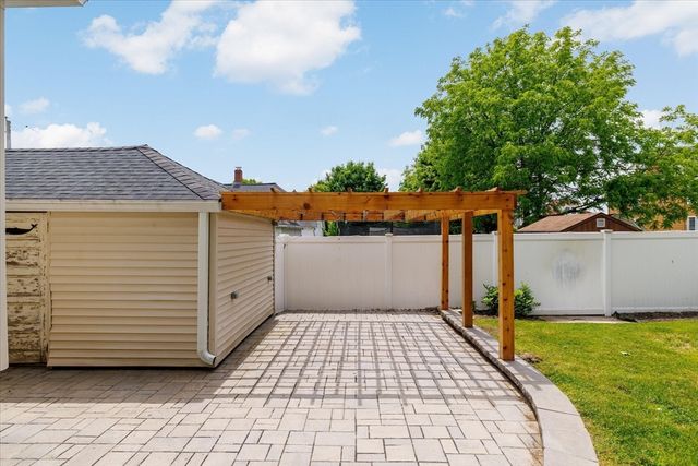 11 Everett Ave, Webster, MA 01570