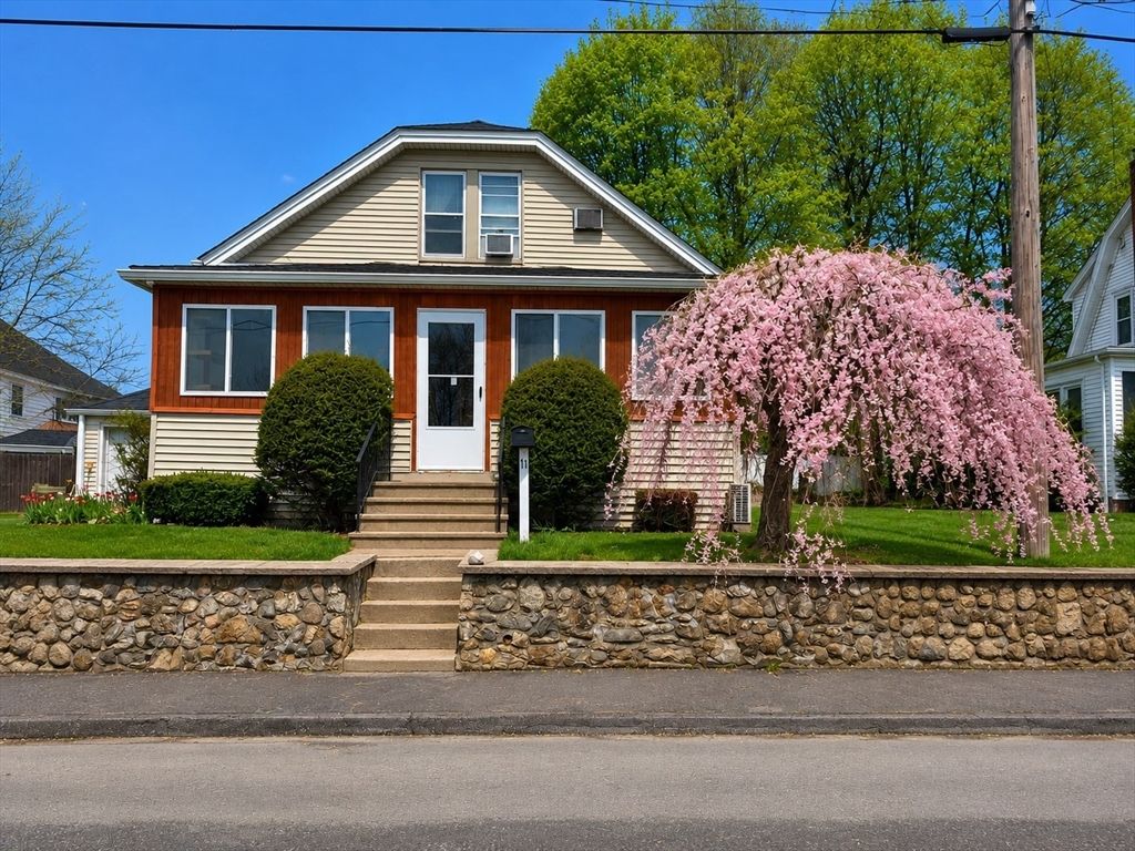 11 Everett Ave, Webster, MA 01570