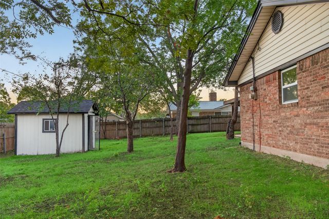 612 Simpson Terrace, Bedford, TX 76021