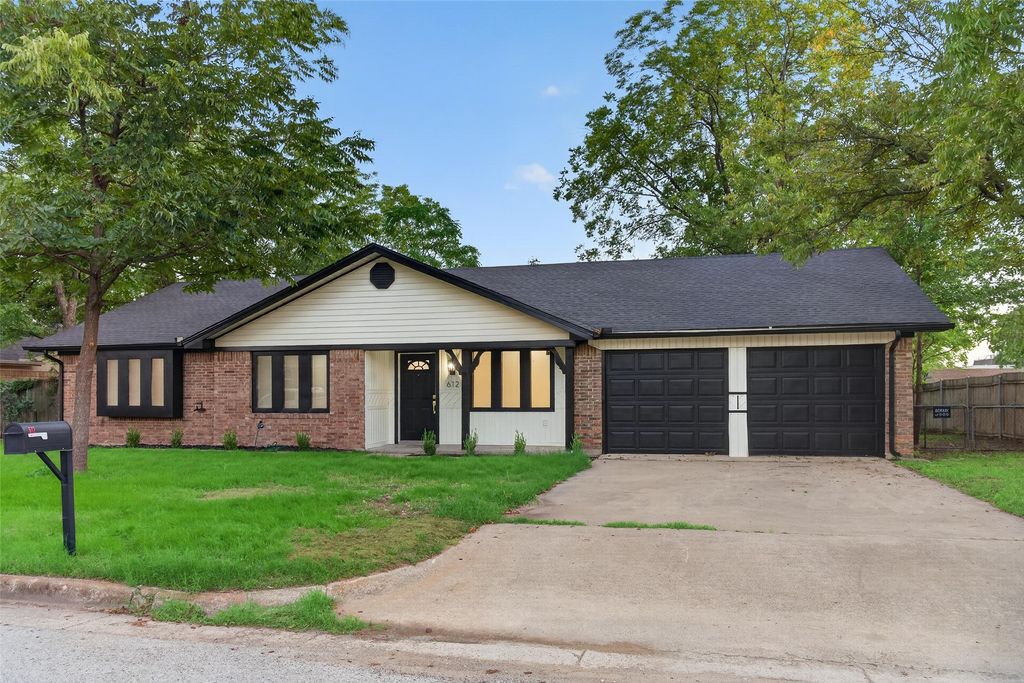 612 Simpson Terrace, Bedford, TX 76021 — photo 2