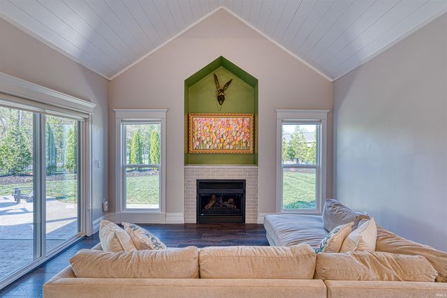 6568 Woodland Springs Drive, Newburgh, IN 47630