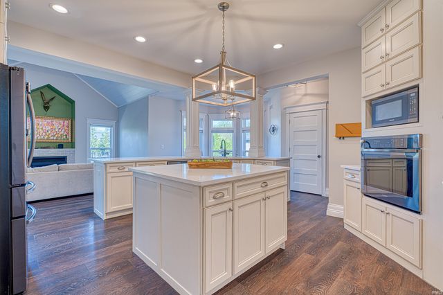 6568 Woodland Springs Drive, Newburgh, IN 47630