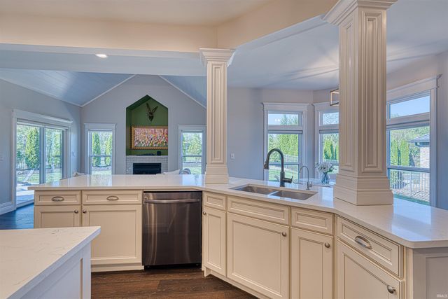 6568 Woodland Springs Drive, Newburgh, IN 47630