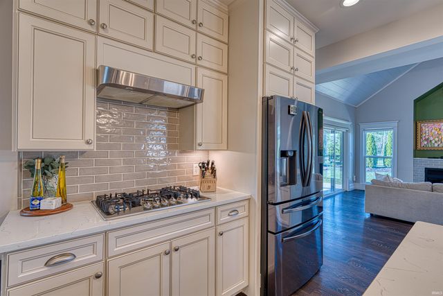 6568 Woodland Springs Drive, Newburgh, IN 47630