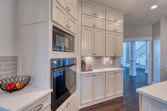 6568 Woodland Springs Drive, Newburgh, IN 47630