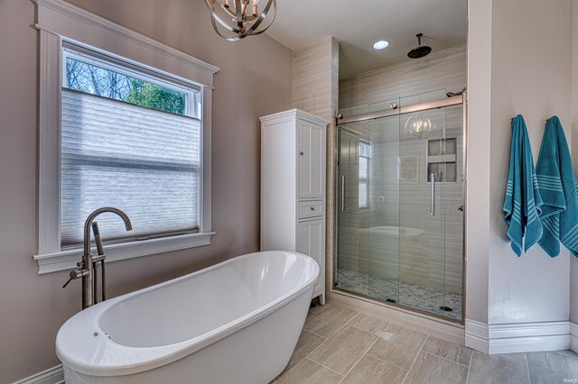 6568 Woodland Springs Drive, Newburgh, IN 47630